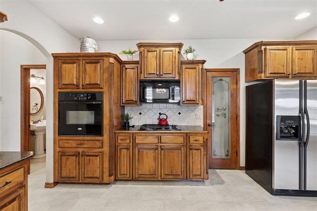 1017 Justin Drive, Yukon, OK 73099