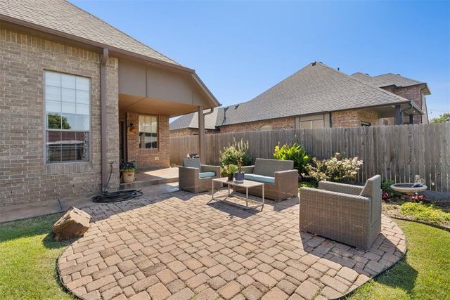 1017 Justin Drive, Yukon, OK 73099
