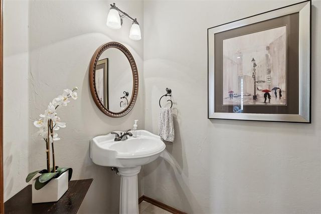 1017 Justin Drive, Yukon, OK 73099