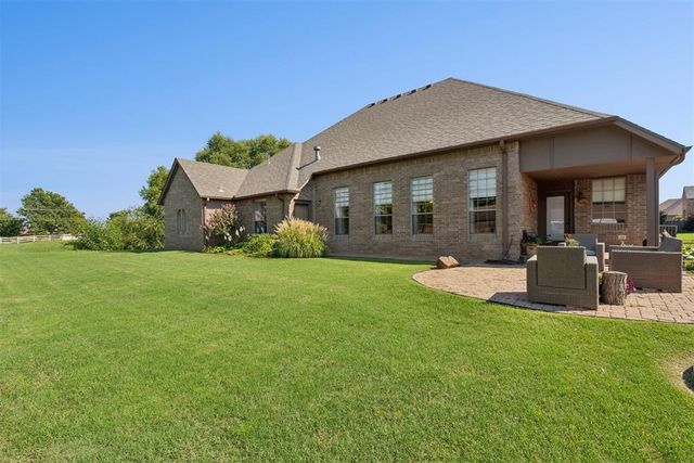 1017 Justin Drive, Yukon, OK 73099