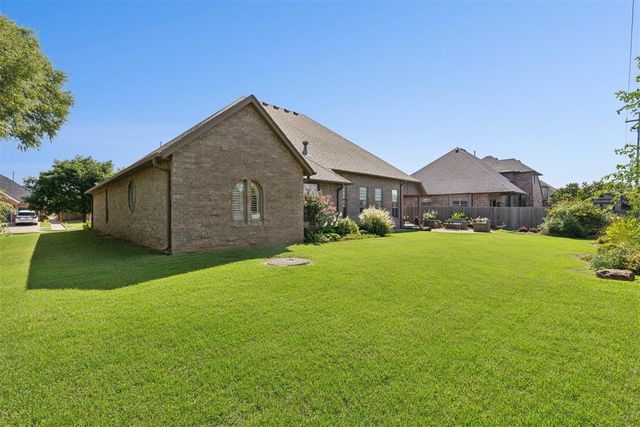 1017 Justin Drive, Yukon, OK 73099