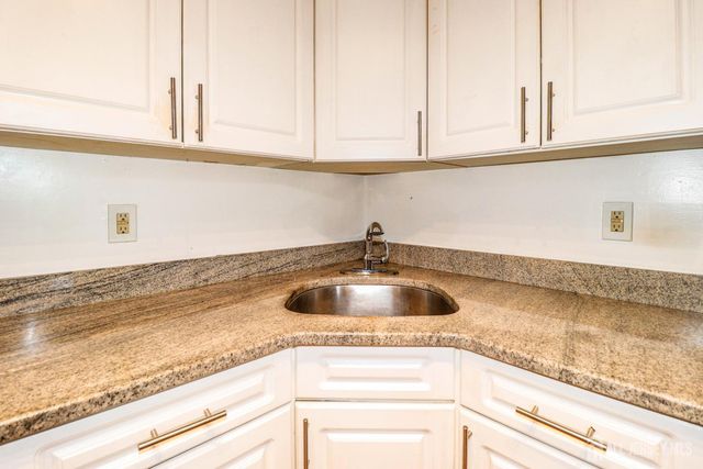 18 College Drive, Edison, NJ 08817