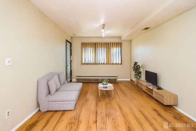 18 College Drive, Edison, NJ 08817