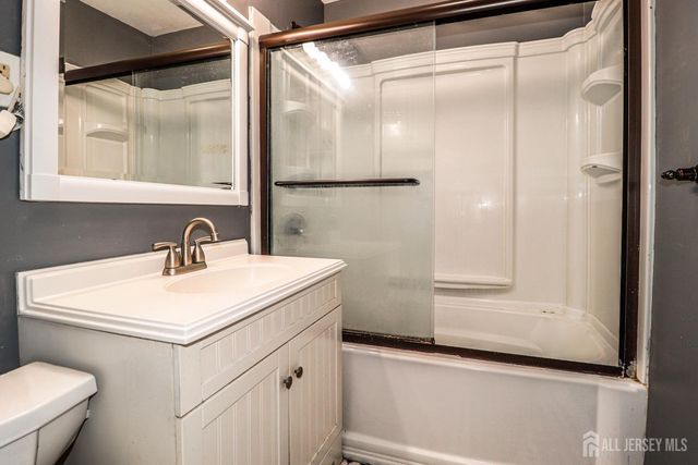 18 College Drive, Edison, NJ 08817