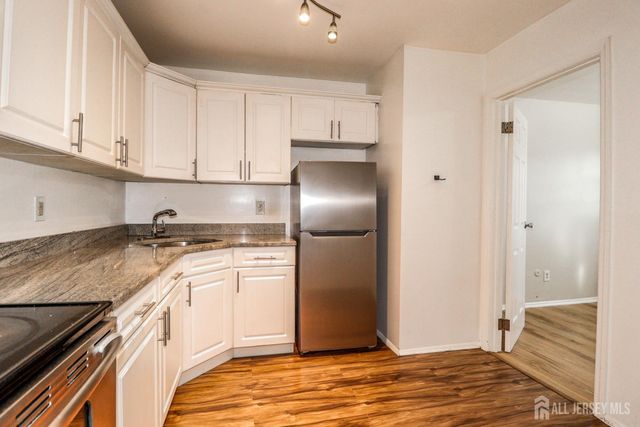 18 College Drive, Edison, NJ 08817