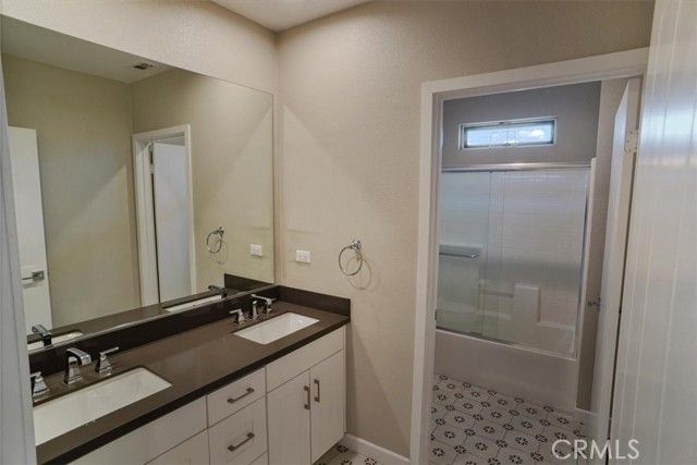 15605 W Lilli Way, Van Nuys (los Angeles), CA 91406