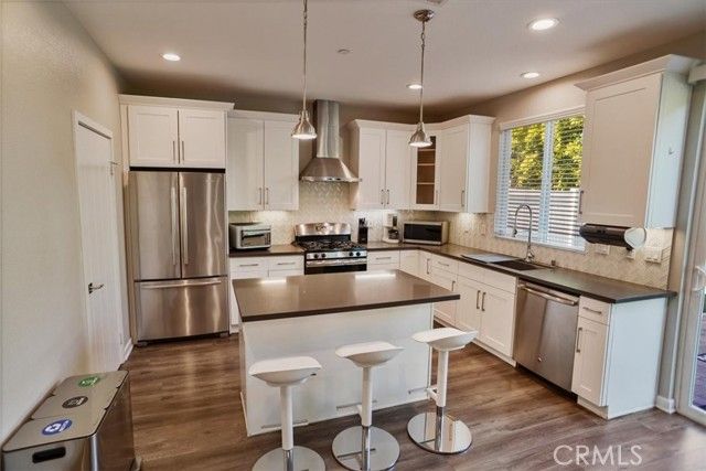 15605 W Lilli Way, Van Nuys (los Angeles), CA 91406