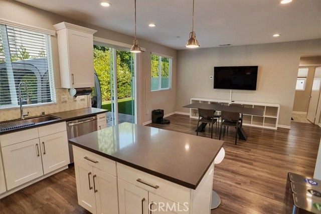 15605 W Lilli Way, Van Nuys (los Angeles), CA 91406