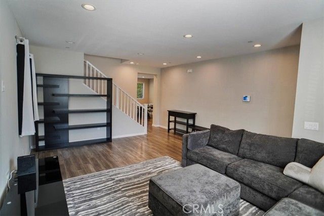 15605 W Lilli Way, Van Nuys (los Angeles), CA 91406