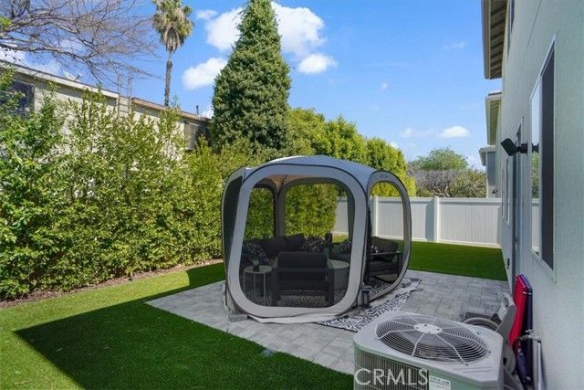 15605 W Lilli Way, Van Nuys (los Angeles), CA 91406