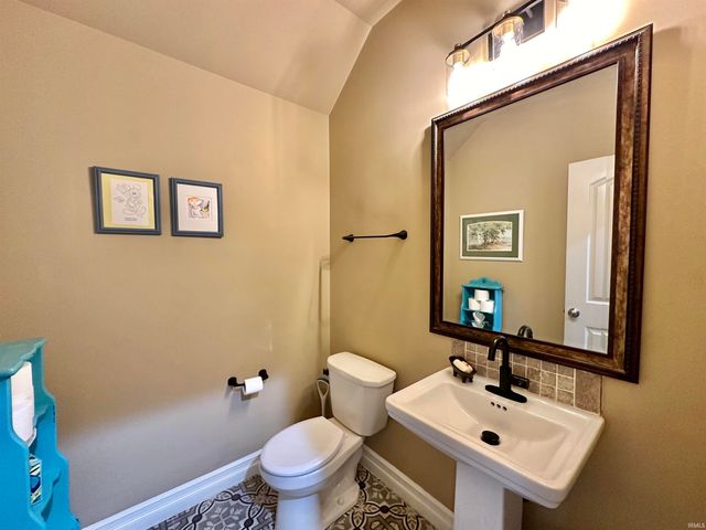 6182 Glenview Drive, Newburgh, IN 47630
