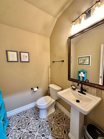 6182 Glenview Drive, Newburgh, IN 47630