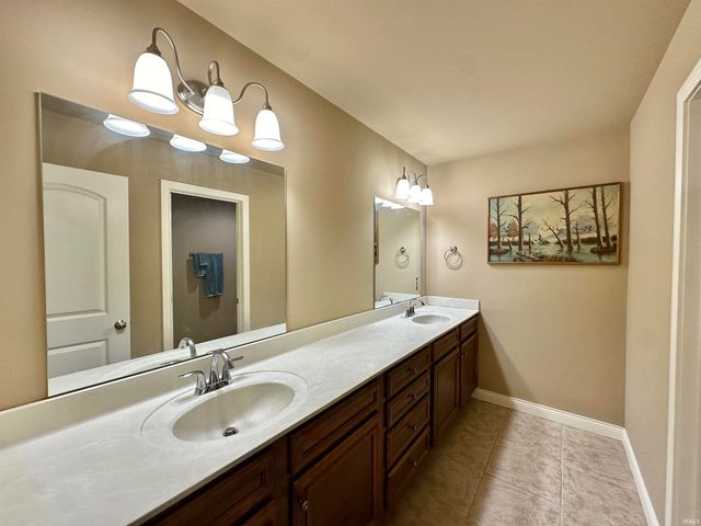 6182 Glenview Drive, Newburgh, IN 47630