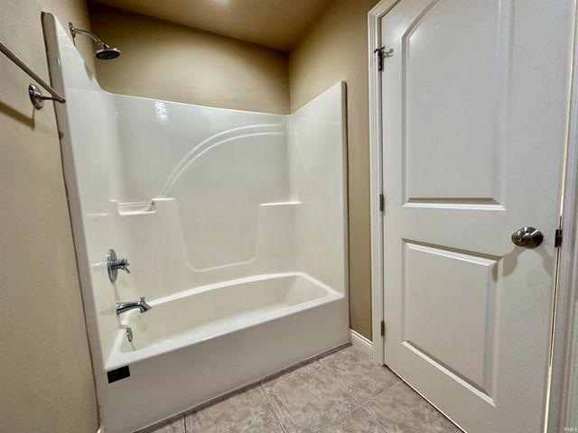 6182 Glenview Drive, Newburgh, IN 47630