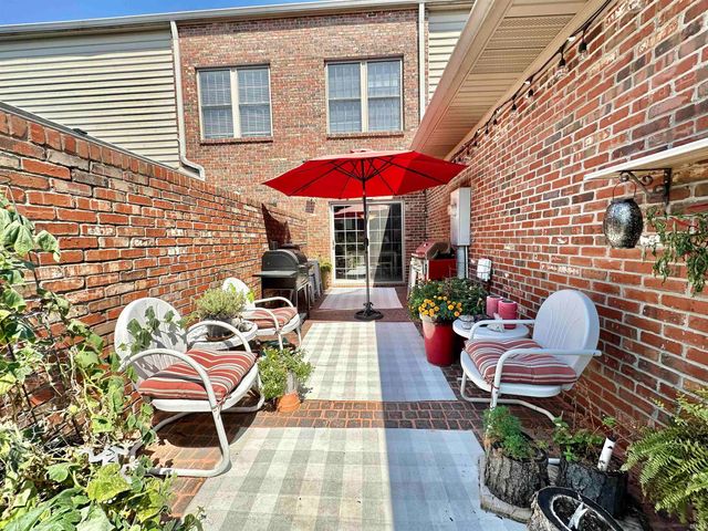 6182 Glenview Drive, Newburgh, IN 47630