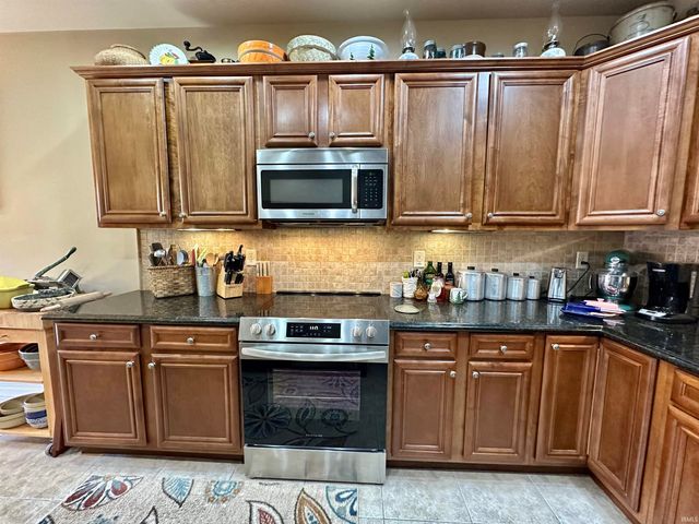 6182 Glenview Drive, Newburgh, IN 47630
