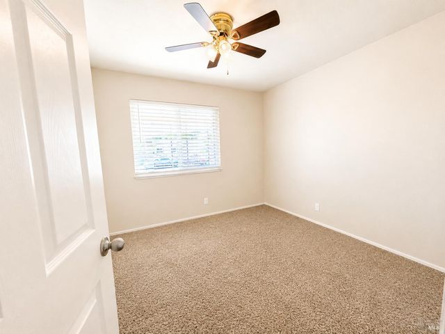 1913 Southwood Dr, Vacaville, CA 95687