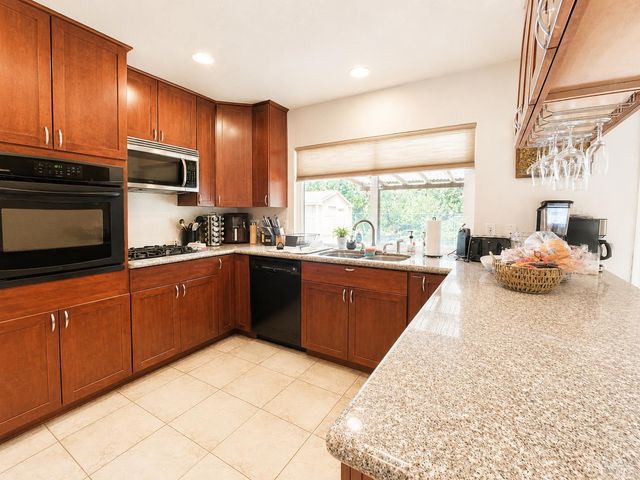 1913 Southwood Dr, Vacaville, CA 95687