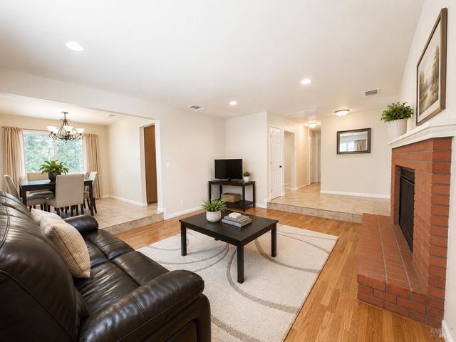 1913 Southwood Dr, Vacaville, CA 95687