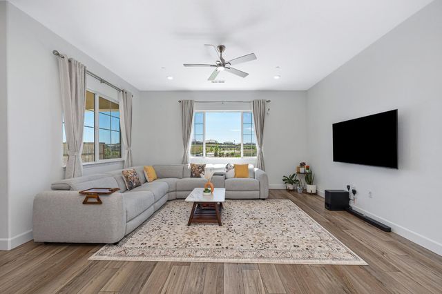 3265 Parkland Ct, Folsom, CA 95630