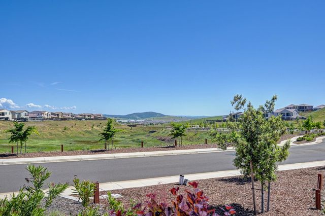 3265 Parkland Ct, Folsom, CA 95630