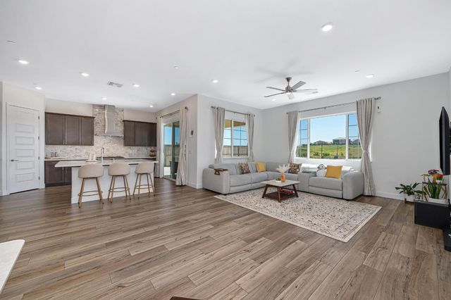 3265 Parkland Ct, Folsom, CA 95630