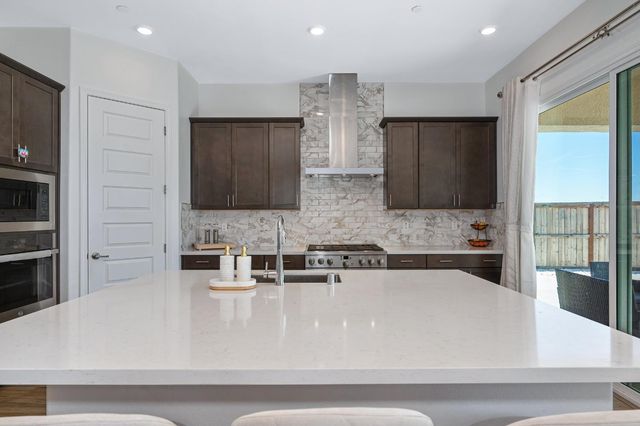 3265 Parkland Ct, Folsom, CA 95630