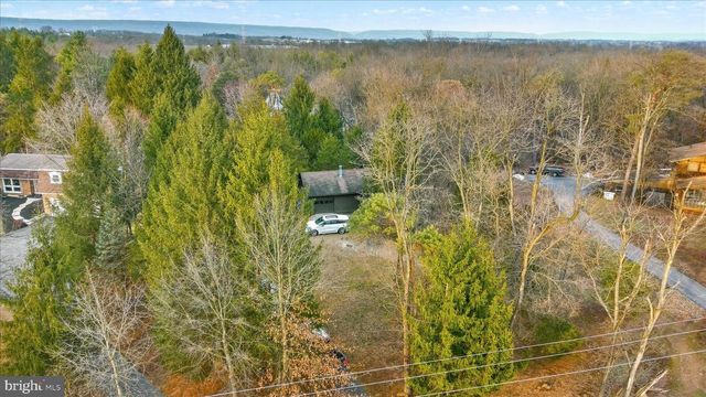 1421 EARLYS MILL RD, Palmyra, PA 17078