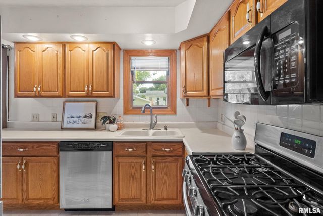 3549 W GARFIELD Street, Davenport, IA 52804