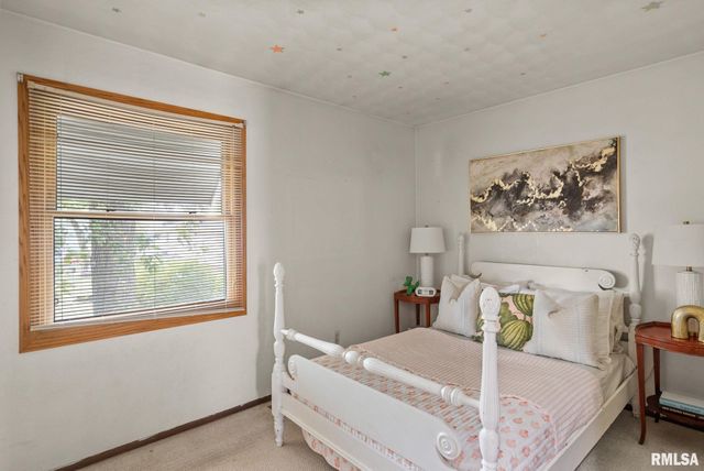 3549 W GARFIELD Street, Davenport, IA 52804