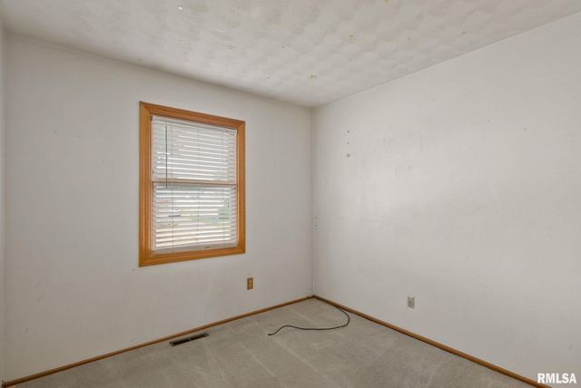 3549 W GARFIELD Street, Davenport, IA 52804