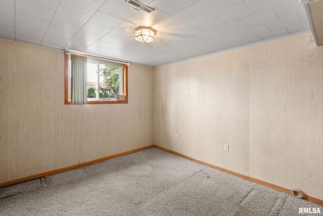 3549 W GARFIELD Street, Davenport, IA 52804