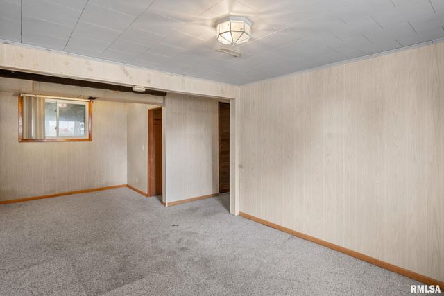 3549 W GARFIELD Street, Davenport, IA 52804