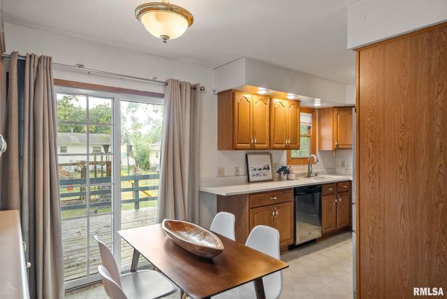 3549 W GARFIELD Street, Davenport, IA 52804