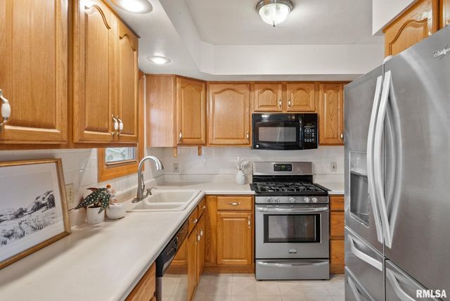 3549 W GARFIELD Street, Davenport, IA 52804