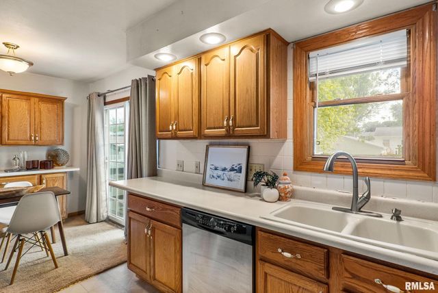 3549 W GARFIELD Street, Davenport, IA 52804