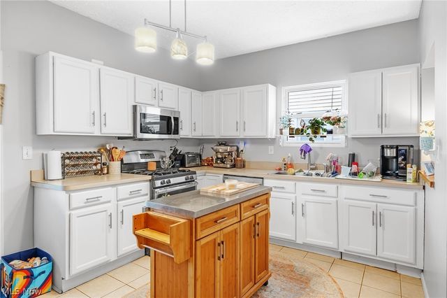 1281 Cook Avenue, Lakewood, OH 44107