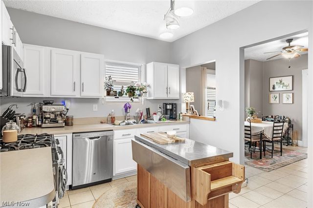 1281 Cook Avenue, Lakewood, OH 44107