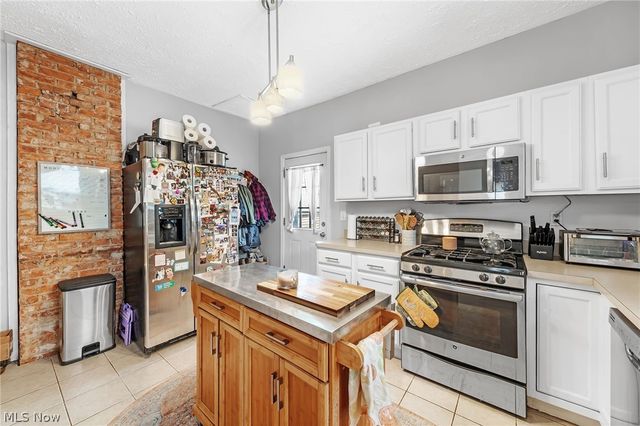 1281 Cook Avenue, Lakewood, OH 44107