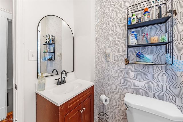 1281 Cook Avenue, Lakewood, OH 44107