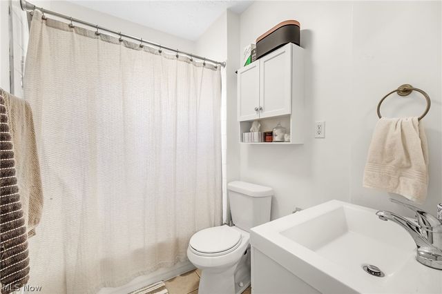 1281 Cook Avenue, Lakewood, OH 44107