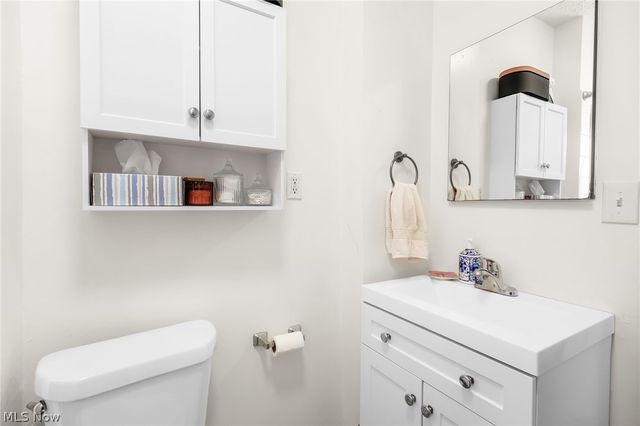 1281 Cook Avenue, Lakewood, OH 44107