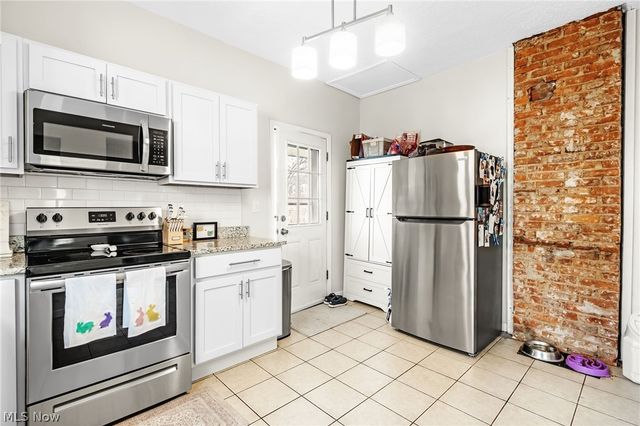 1281 Cook Avenue, Lakewood, OH 44107