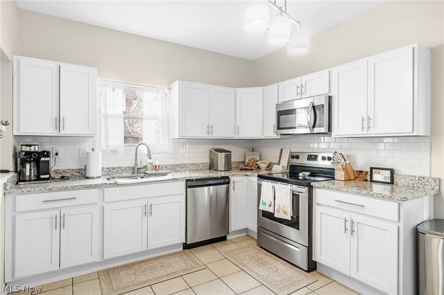 1281 Cook Avenue, Lakewood, OH 44107