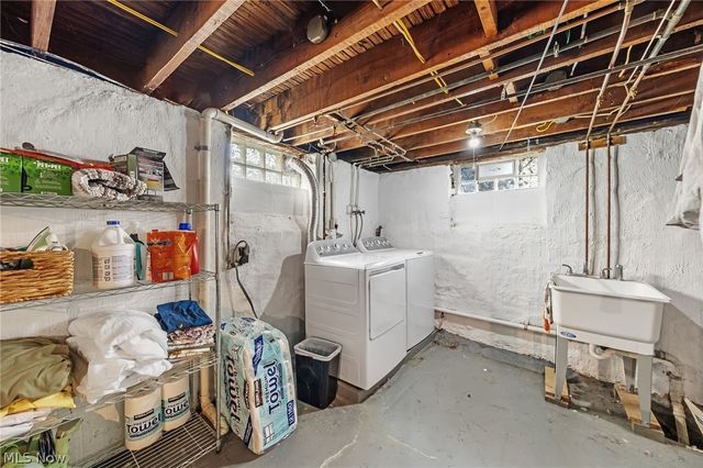 1281 Cook Avenue, Lakewood, OH 44107