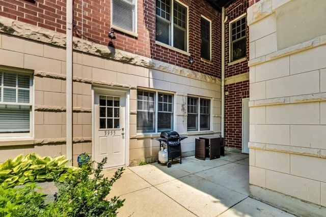 3955 N Hermitage Avenue, Chicago, IL 60613