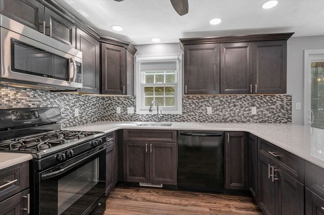 759 Wellman Avenue 759, Chelmsford, MA 01863