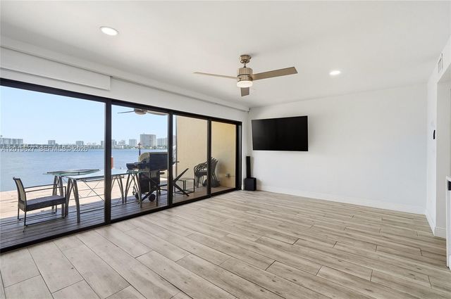 2757 NE 165th Ter 28, North Miami Beach, FL 33160