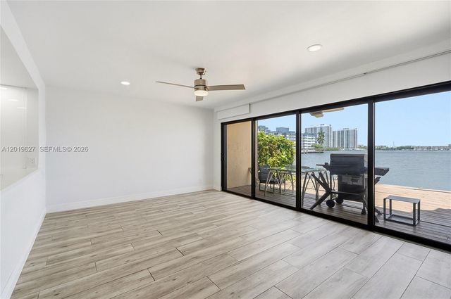 2757 NE 165th Ter 28, North Miami Beach, FL 33160