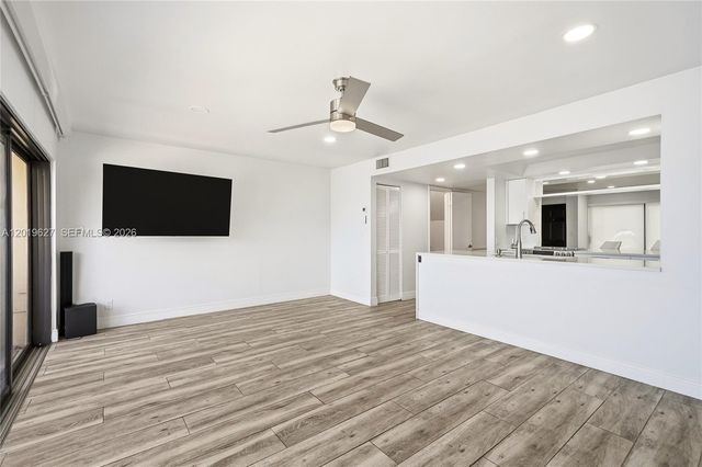 2757 NE 165th Ter 28, North Miami Beach, FL 33160